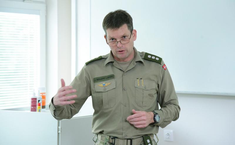 Rugsėjo 19 d. paskaitą skaitė Danijos kariuomenės pulkininkas Jakob Sogard Larsen