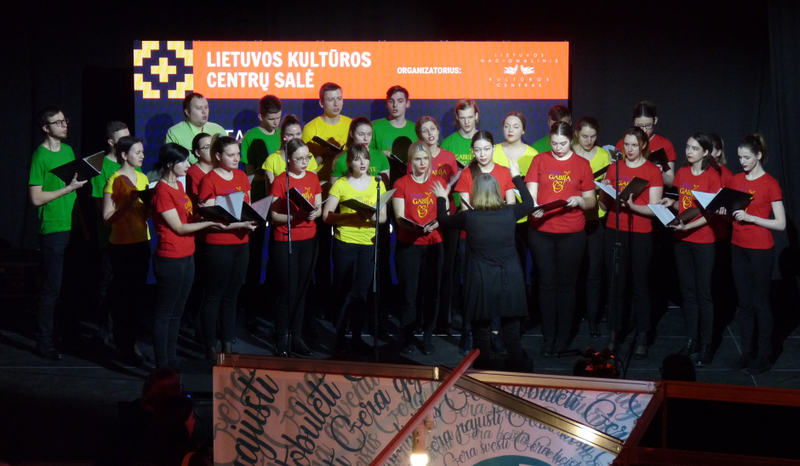 VGTU akademinis choras „Gabija“ koncertavo knygų mugėje
