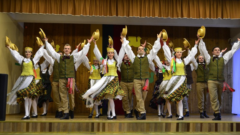 VGTU tautinių šokių ansamblis "Vingis" nepriklausomos Lietuvos trisdešimtmetį paminėjo Vievyje