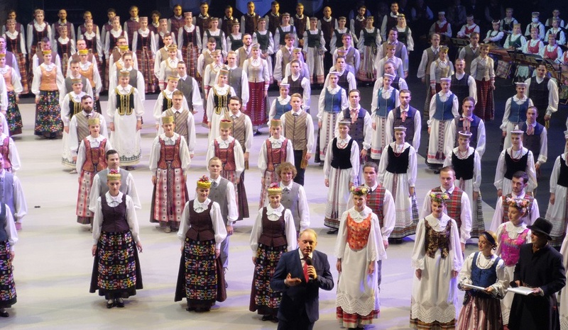 Tautinių šokių ansamblis „Vingis" dalyvavo festivalyje ,,Ei studente, sukis vėju!"