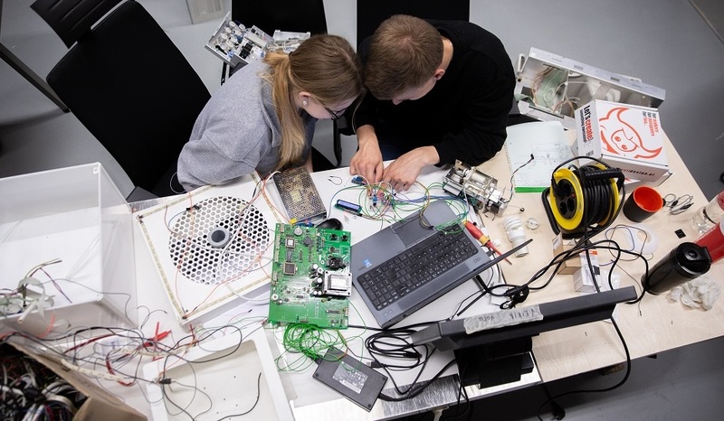 VILNIUS TECH "LinkMenų fabrikas“ invites to "Rethinking Hardware" hackathon