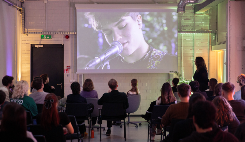 VILNIUS TECH „LinkMenų fabrike“ įvyko trečioji medijų srities žiemos mokykla: įvertinkite studentų darbus kurtus Lietuvos muzikos atlikėjams 