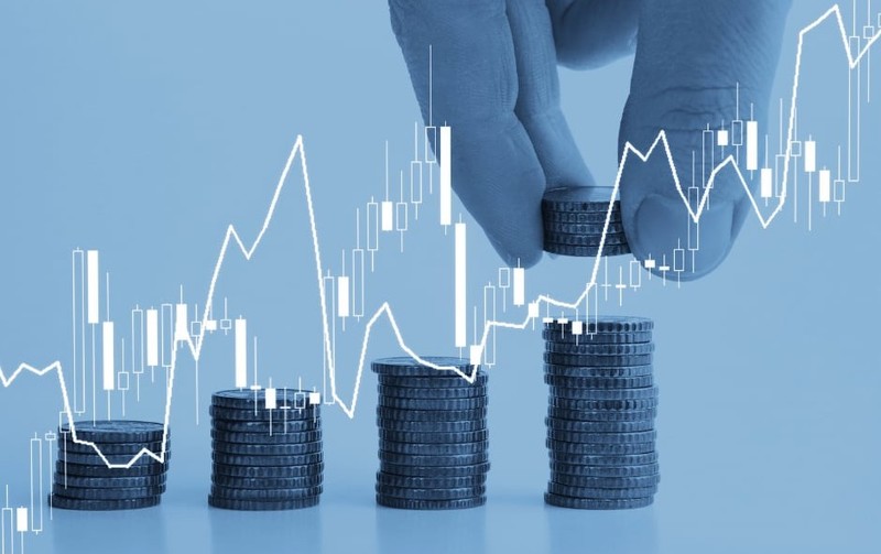 Mažos sumos, dideli rezultatai: kodėl verta pradėti investuoti dar studijų metais?