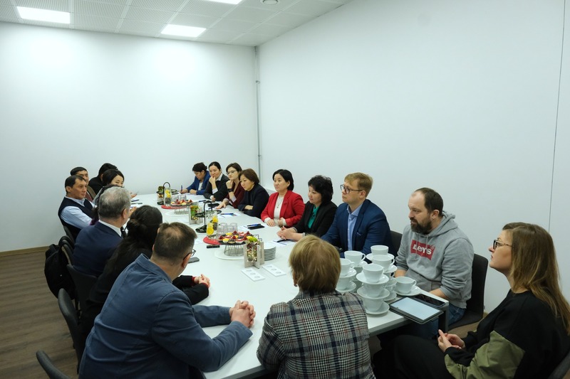 Kirgizijos švietimo atstovai lankėsi VILNIUS TECH Transporto inžinerijos fakultete