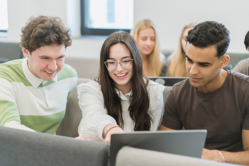 Studentams su negalia dėl paraiškų pildymo tikslinei išmokai 2026 m. pavasario semestro pagrindinio priėmimo metu gauti