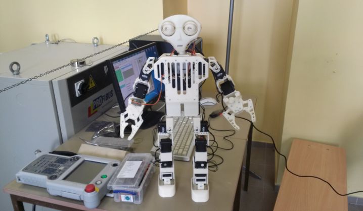 New surprise: students have developed a robot humanoid