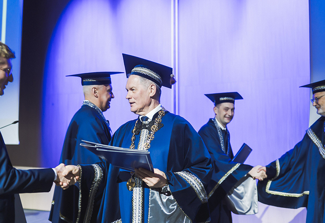 Žmonės apdovanojimų ceremonijoje