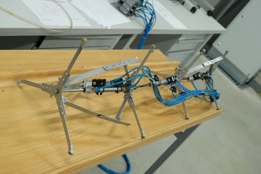 Transporto inžinerijos fakulteto vamzdynų priežiūros robotas