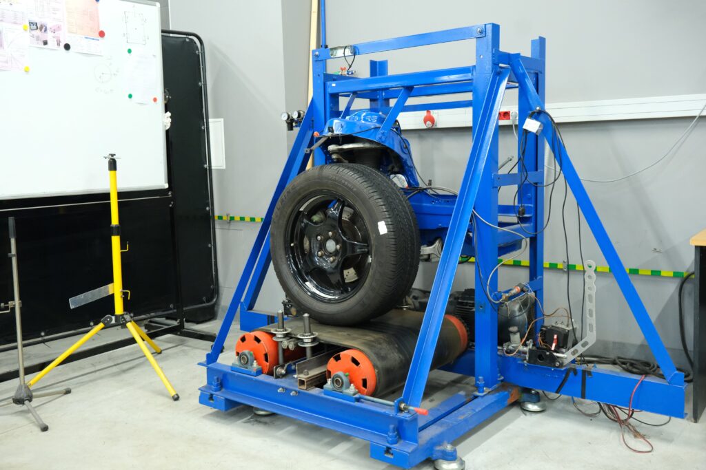 Transporto inžinerijos fakulteto automobilio ketvirčio stendas