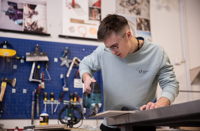 LinkMenų fabriko medžio dirbtuvės