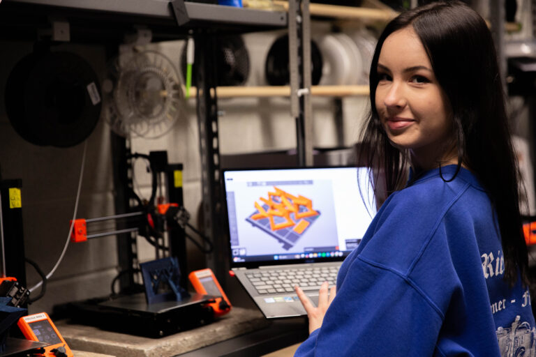 Studentė LinkMenų dirbtuvėse