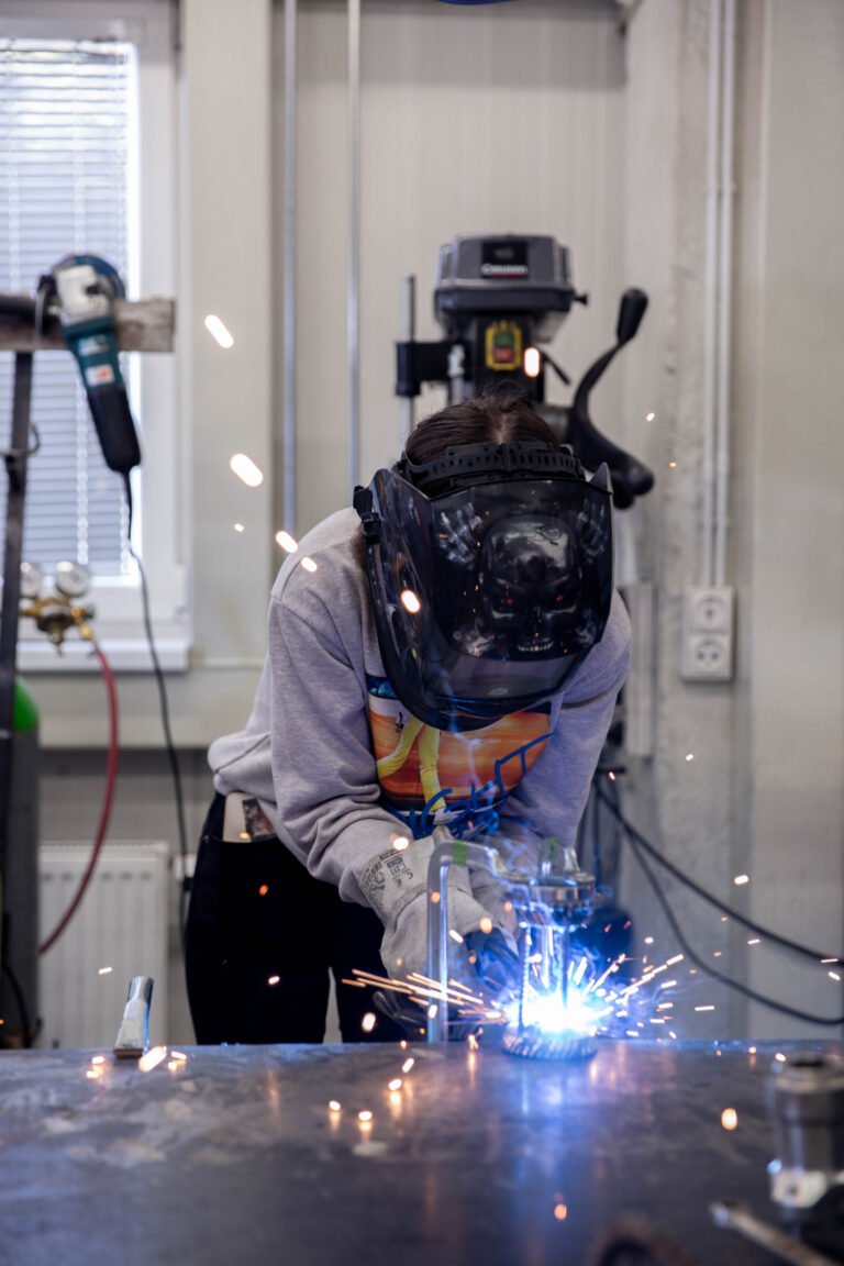 Studentai LinkMenų fabriko dirbtuvėse