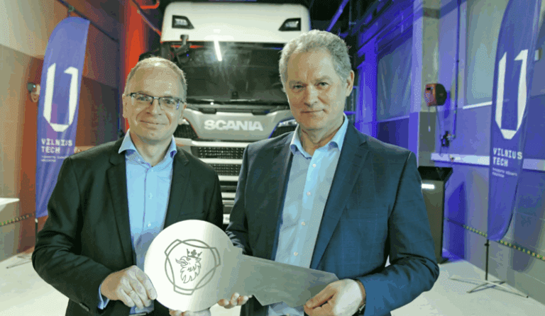 Rektorius su Scania atstovu