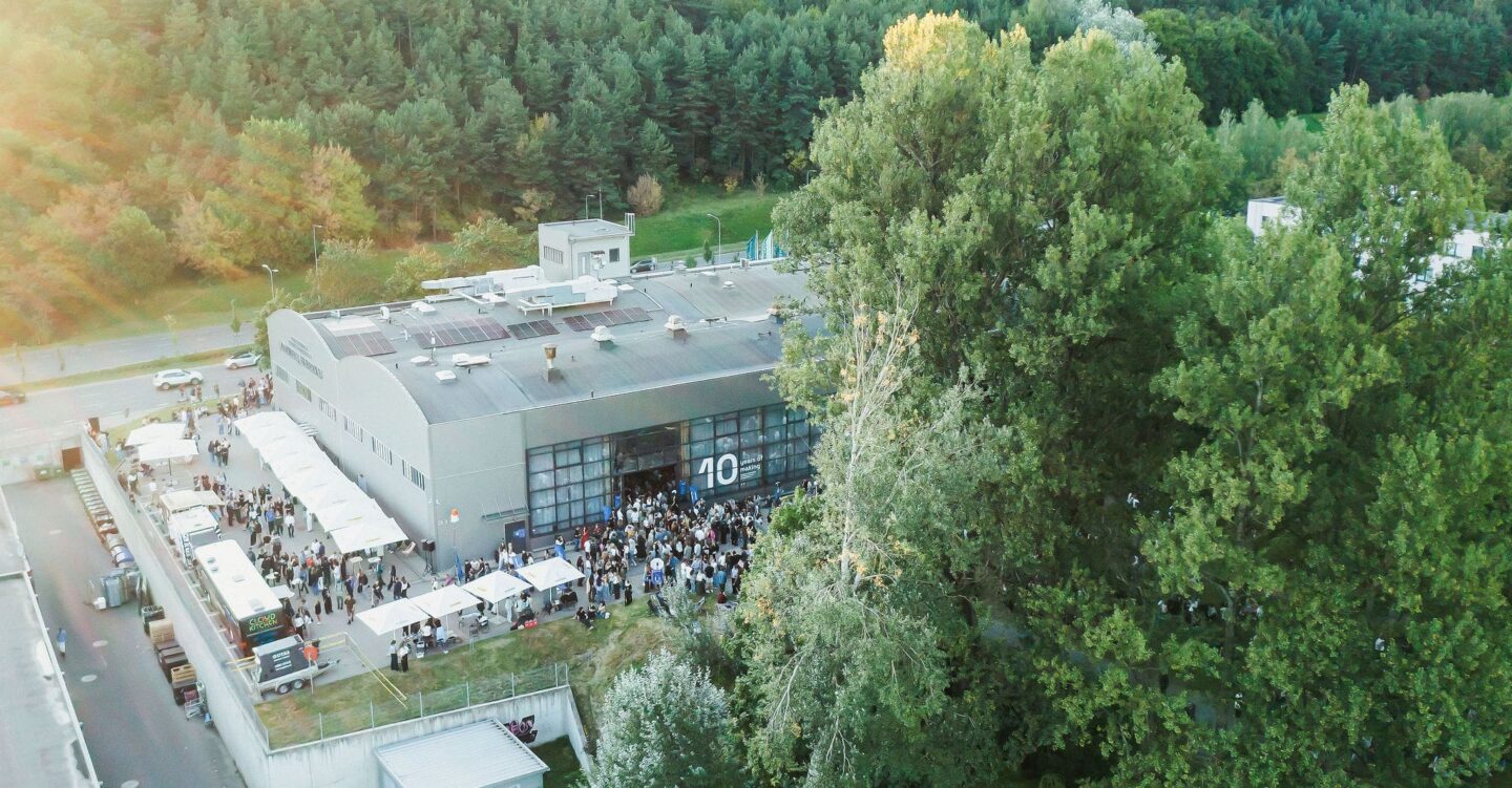 LinkMenų fabrikas iš drono