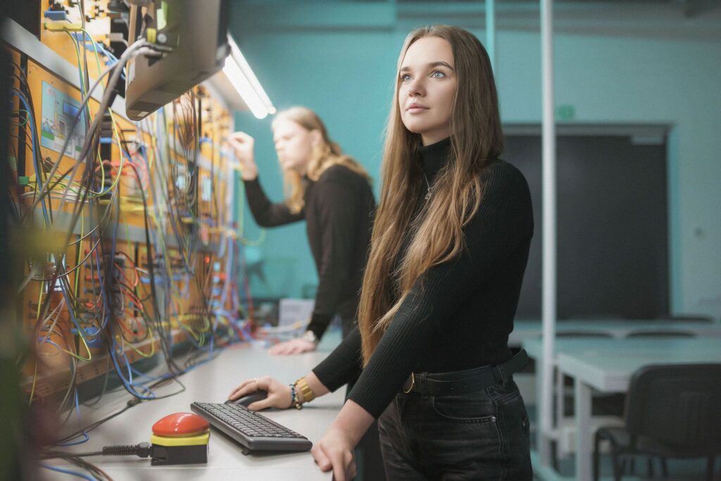 Studentai laboratorijoje