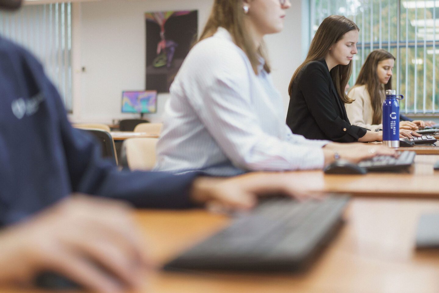 Studentai bibliotekoje