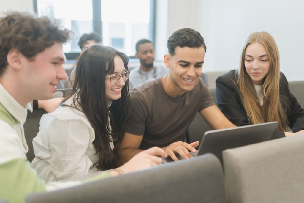 8 a. val. mokymai „Grįžtamojo ryšio teikimas. Bendradarbiavimo prasmė studijose“. SPK 3 grupė, 1 ir 2 dalys