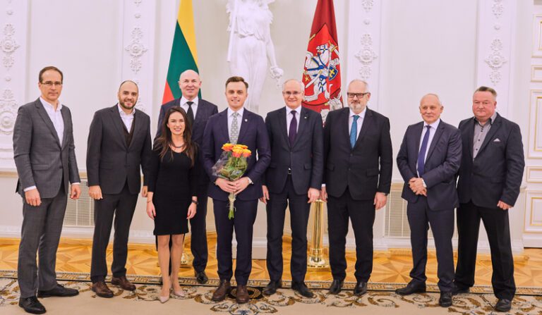 Prezidentūroje apdovanoti geriausi mokslinių disertacijų autoriai