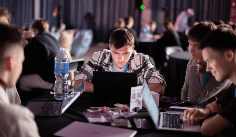 Vilniaus miesto hakatonas „Hack4Vilnius“ sugrįžta ir kviečia spręsti sostinės problemas kartu