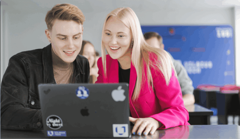 More and More High School Graduates Opt for Early Admission: A Form of Insurance for the Future