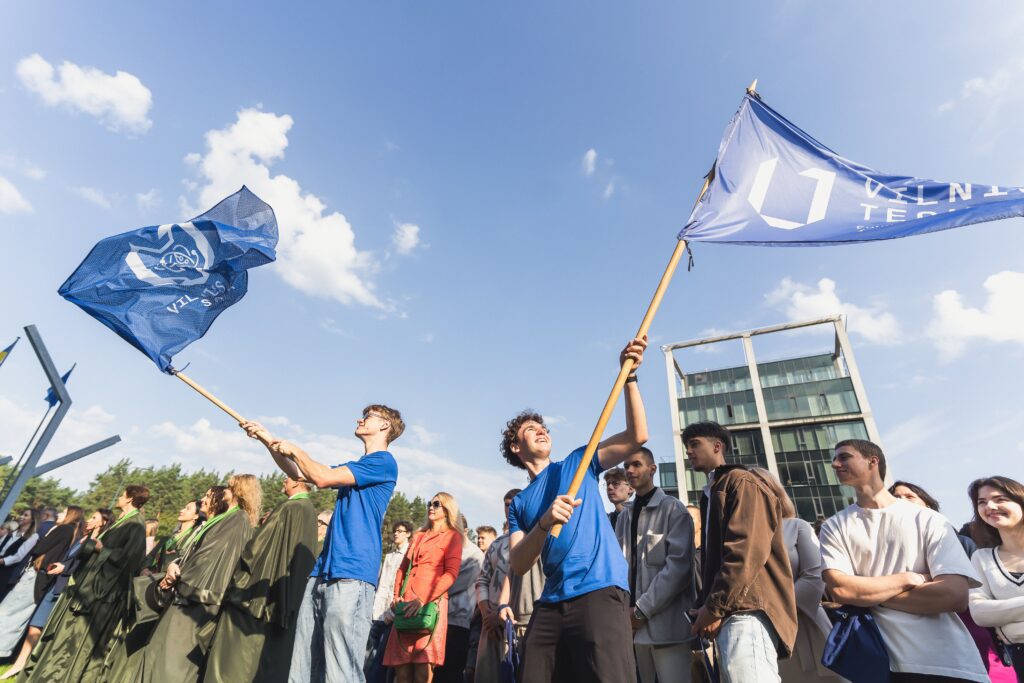 Studentai su vėliavomis