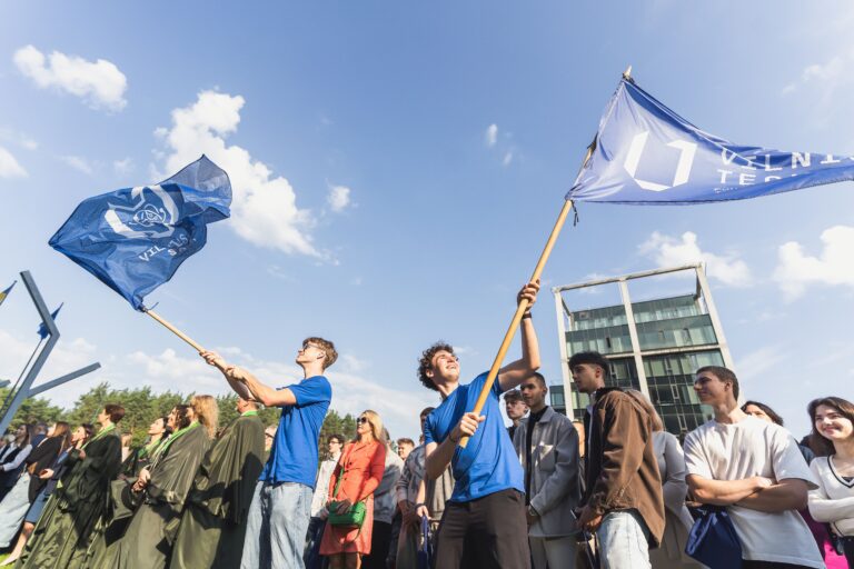 Studentai su vėliavomis