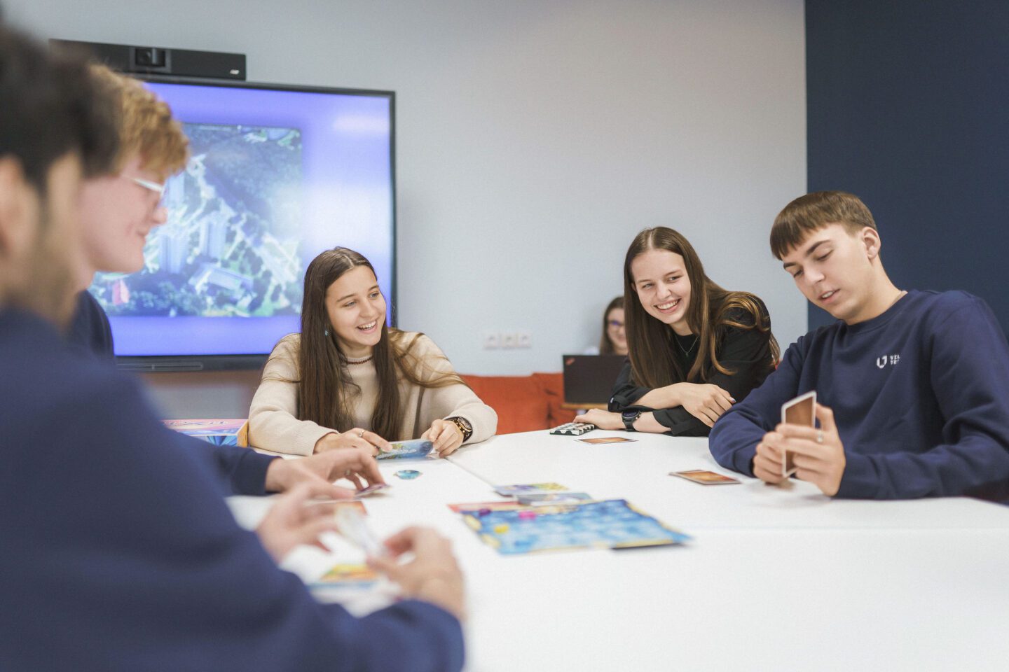 Studentai bibliotekoje