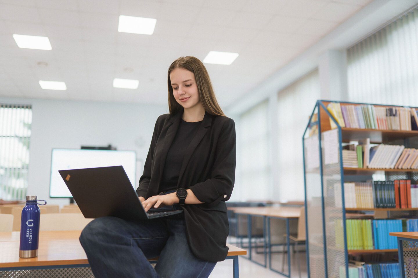 Studentė bibliotekoje