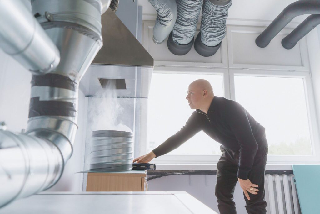 Aplinkos inžinerijos fakulteto studentai žiūri į garus