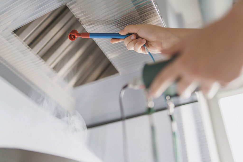 Aplinkos inžinerijos fakulteto įrenginys matuoja garus