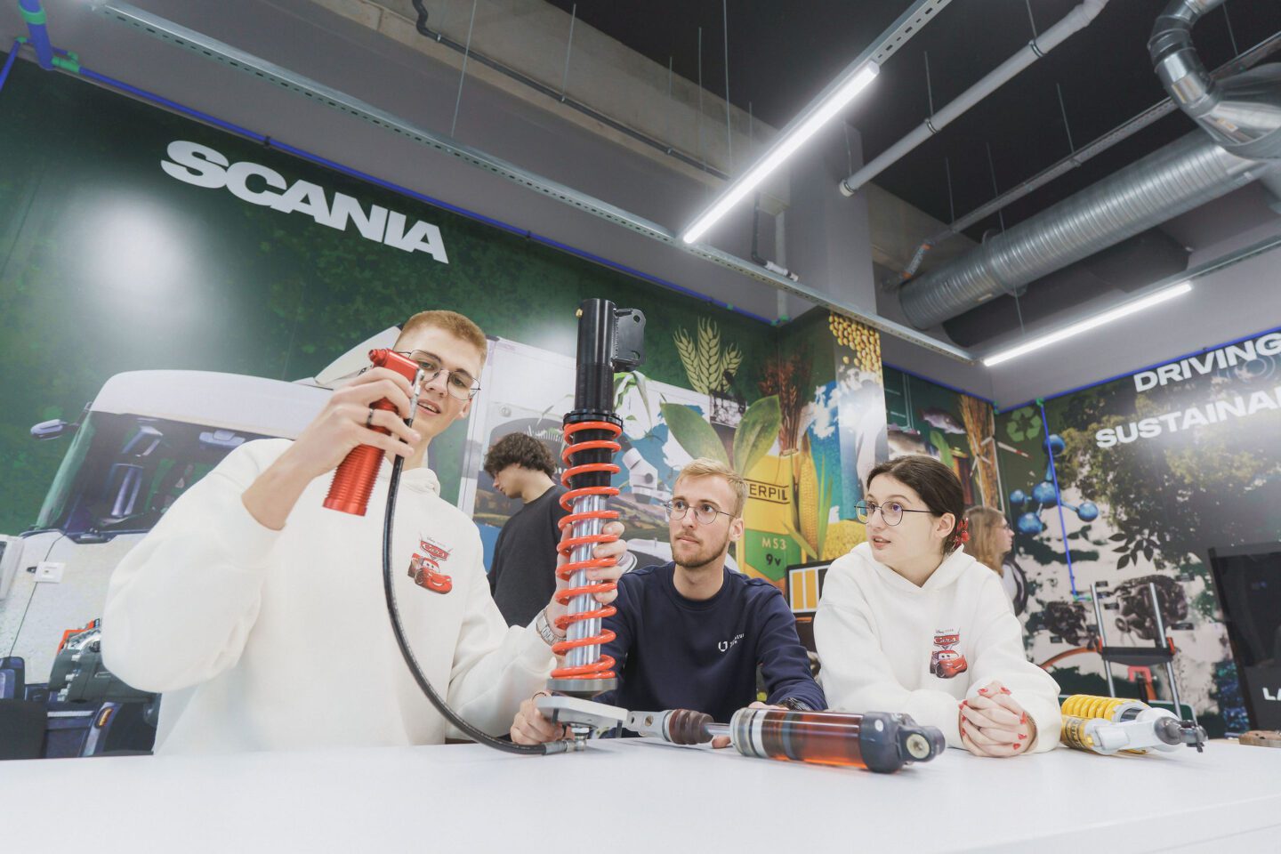 Studentai laboratorijoje