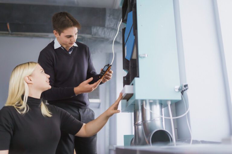 Aplinkos inžinerijos fakulteto įrenginiai ir studentai