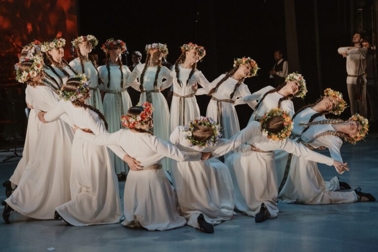 Liaudiškos muzikos, dainų ir šokių festivalis „Šoks šeimyna šokinį“