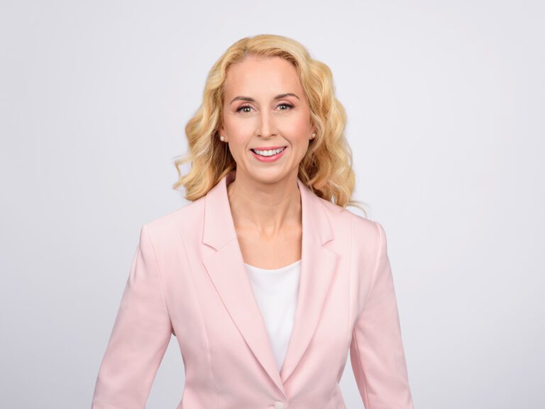 Laura Naruševičiūtė, Finėjas Group