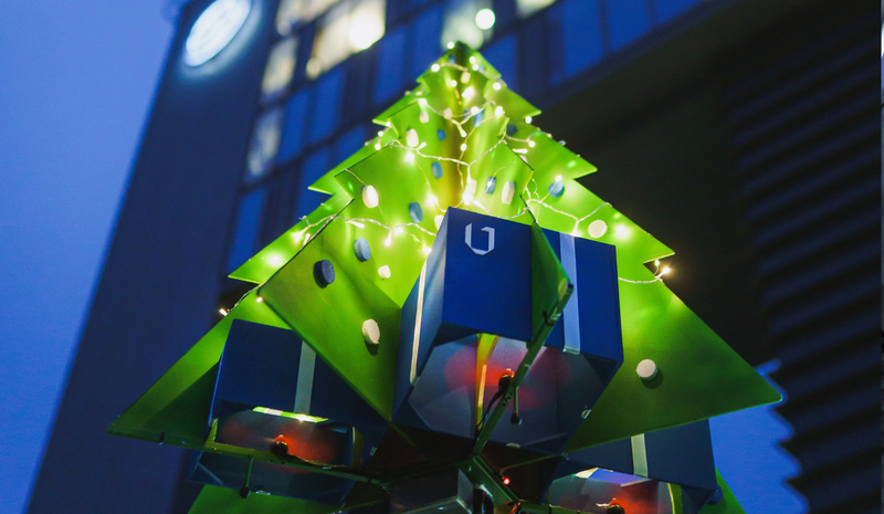 VILNIUS TECH kviečia Naujuosius metus sutikti žaismingai: sveikinimus skraidina eglė