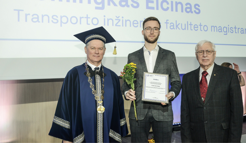 VILNIUS TECH Profesorių emeritų klubo stipendija skirta TIF studentui Dominykui Eičinui