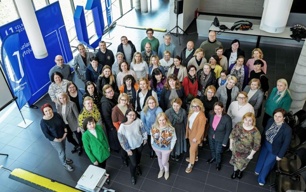 INFORMATIKA IR ŠVIETIMAS