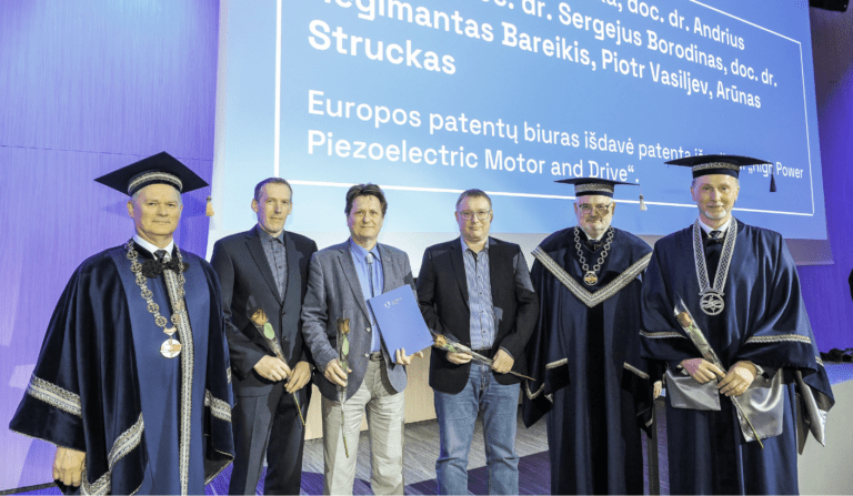 Iškilmingame Senato posėdyje už apdovanoti mokslininkai ir dėstytojai