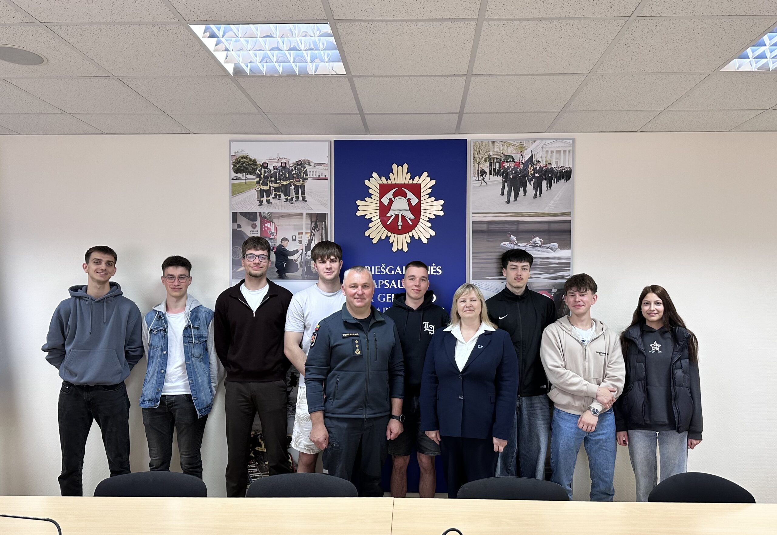 Pirmakursiai pradeda praktiką Priešgaisrinės apsaugos ir gelbėjimo departamente