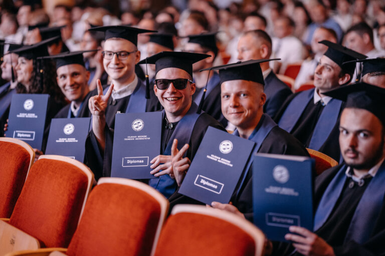 LJA diplomų įteikimo ceremonija