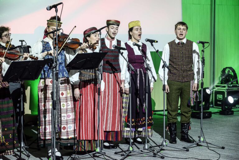 „Vingyje“ dainuojanti Austėja: „Čia galiu ne tik klausytis tautinės muzikos, bet ir pati tapti jos dalimi“
